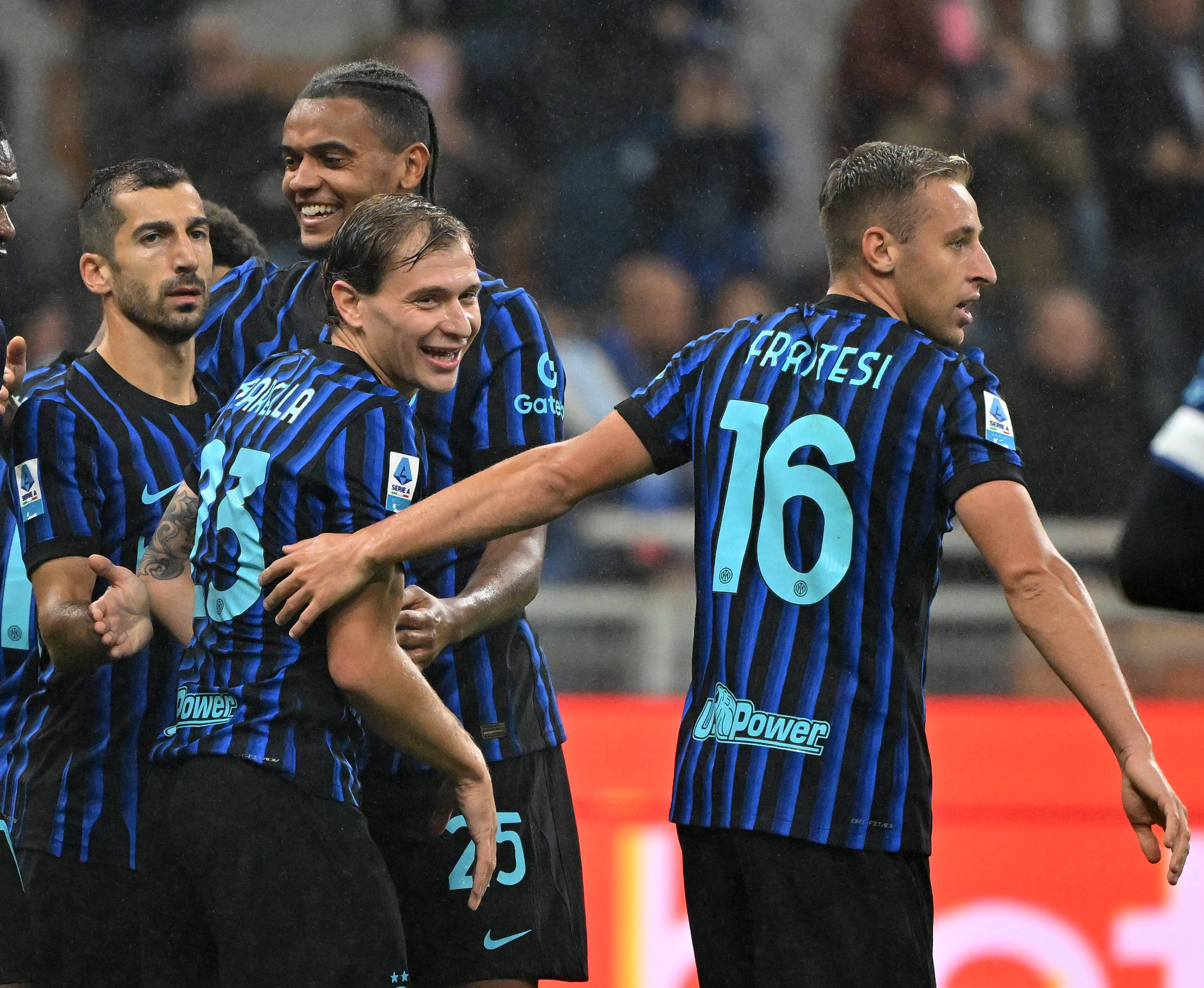 包含刚刚！马德里竞技今晨手感冰凉转会期尤文图斯备战欧冠，赛前AC米兰备战欧联的词条