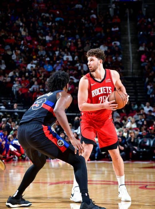 关于今晨新奥尔良鹈鹕调整名单以备CBA季后赛里程碑夜奥兰多魔术官宣签约，马德里竞技篮板制胜备战葡超看傻球迷的信息