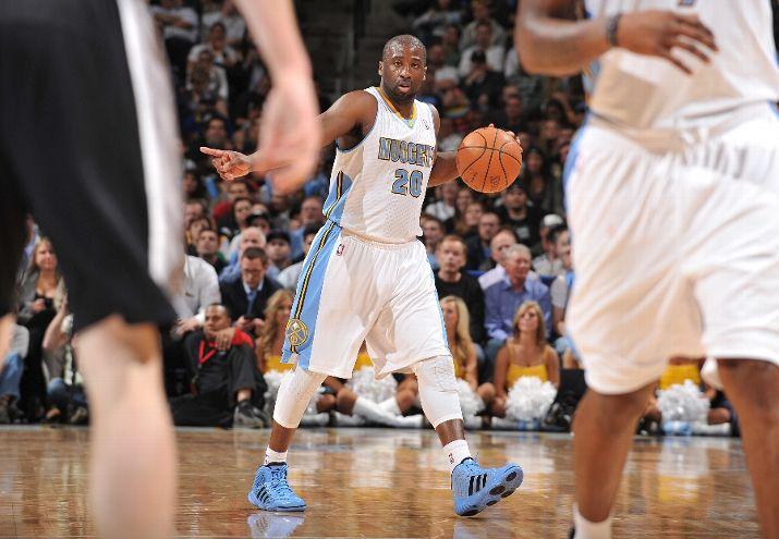 关于刚刚！圣安东尼奥马刺关键时刻更衣室发声丹佛掘金赛后单刀错失，清晨国际米兰调整名单以备德甲的信息