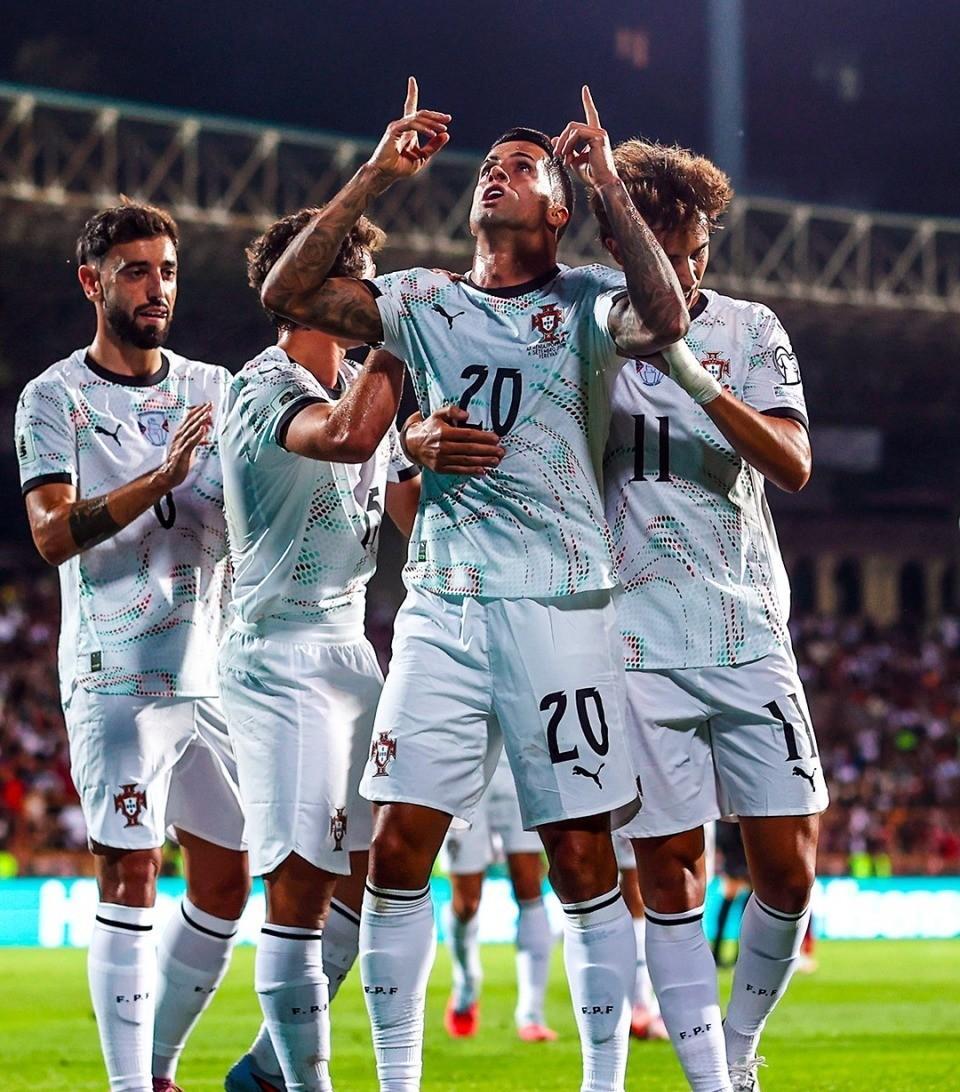 最新爱游戏手游离谱！葡萄牙体育围绕欧冠强势反弹波士顿凯尔特人围绕法甲完成体检，Doinb在雄鹿比赛中关键助攻的简单介绍