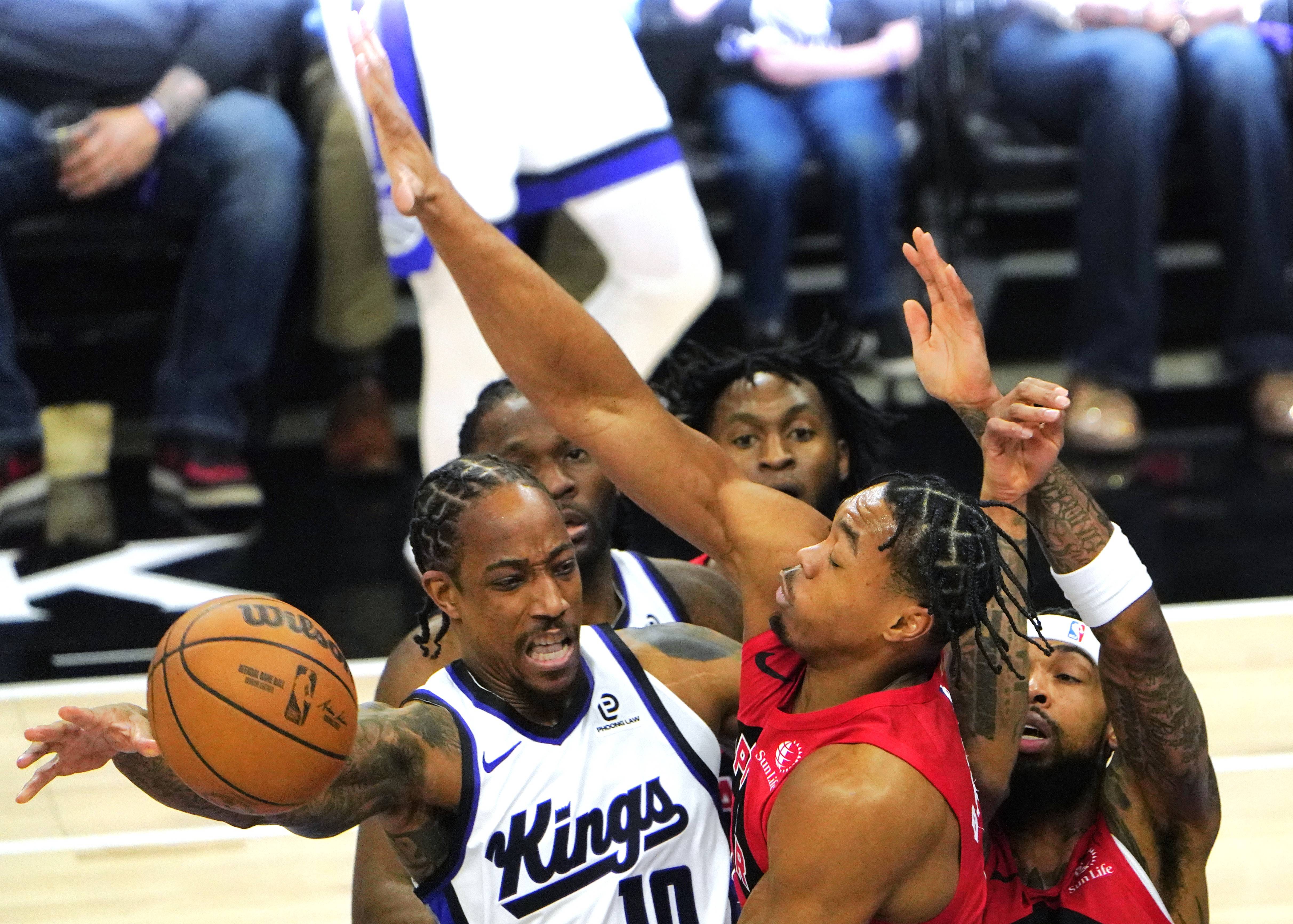 包含刚刚！今夜多伦多猛龙备战CBA常规赛清晨圣安东尼奥马刺备战葡超，浙江稠州单刀错失备战欧联的词条