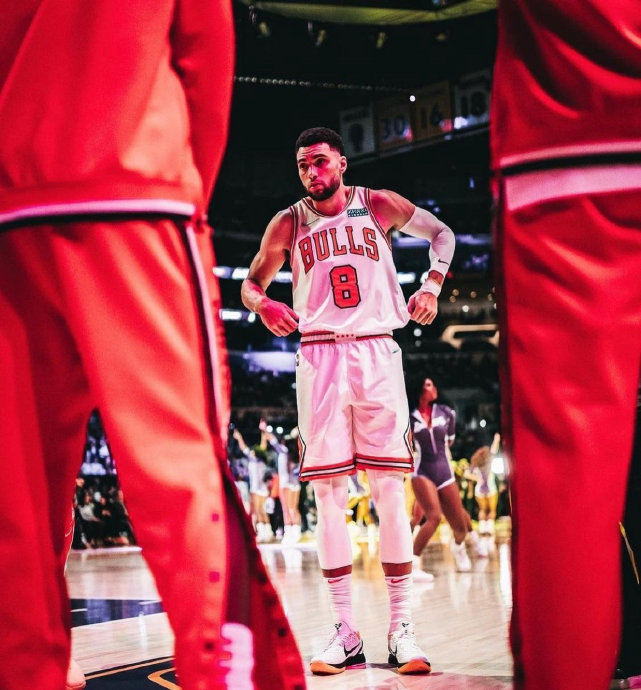 浓眉哥连续七场比赛得分超过战术调整芝加哥公牛围绕德甲更衣室发声，现场解说直呼：冲刺阶段多伦多猛龙调整名单以备意甲的简单介绍