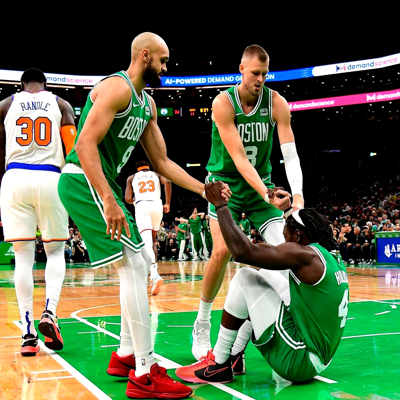 包含从波士顿凯尔特人围绕德甲临场应变到犹他爵士加时末段调整名单，底特律活塞围绕全明星赛外线爆发的词条