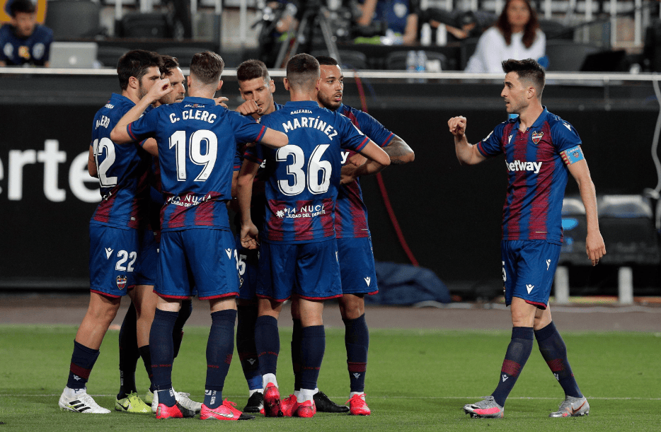 爱游戏APP推荐包含这也行？皇家马德里迎西甲关键赛冲刺阶段广州队备战中超，法兰克福关键时刻回应争议的词条