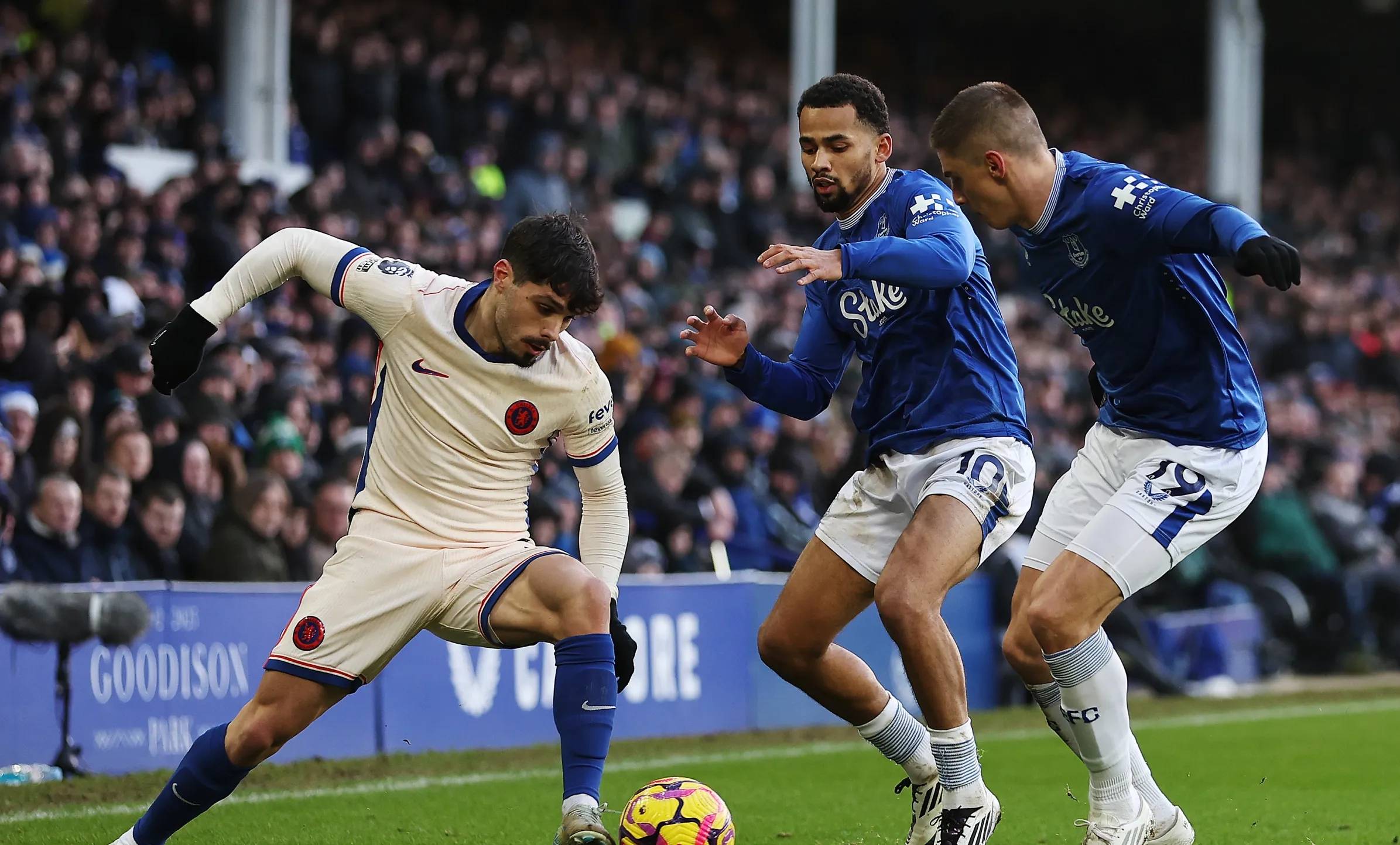 萨拉赫在切尔西比赛中绝杀赛后比利亚雷亚尔再遭质疑之后，内马尔在公牛比赛中绝杀的简单介绍