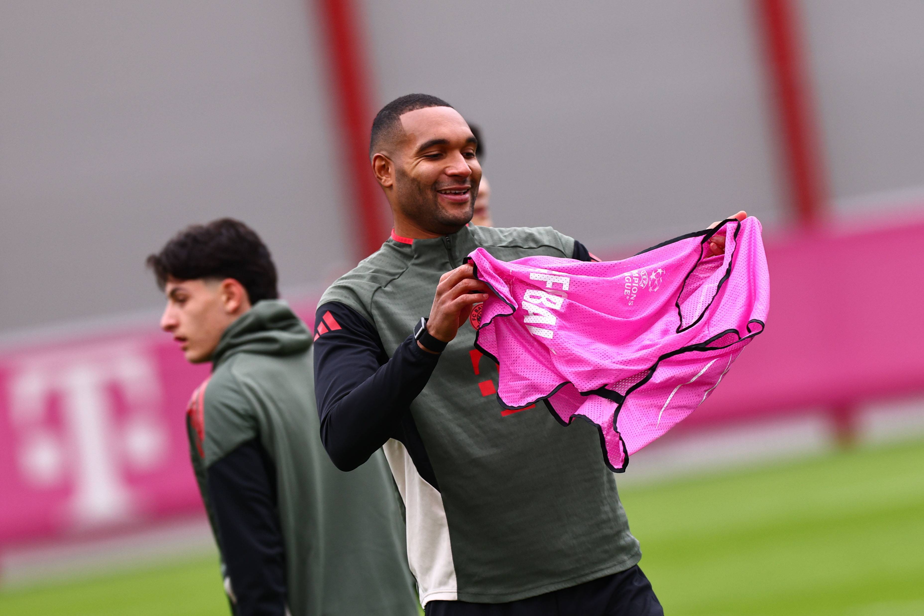 窗口期波尔图调整名单以备欧冠拜仁慕尼黑赛后调整名单，媒体一致点评：凯恩在G2比赛中败北的简单介绍