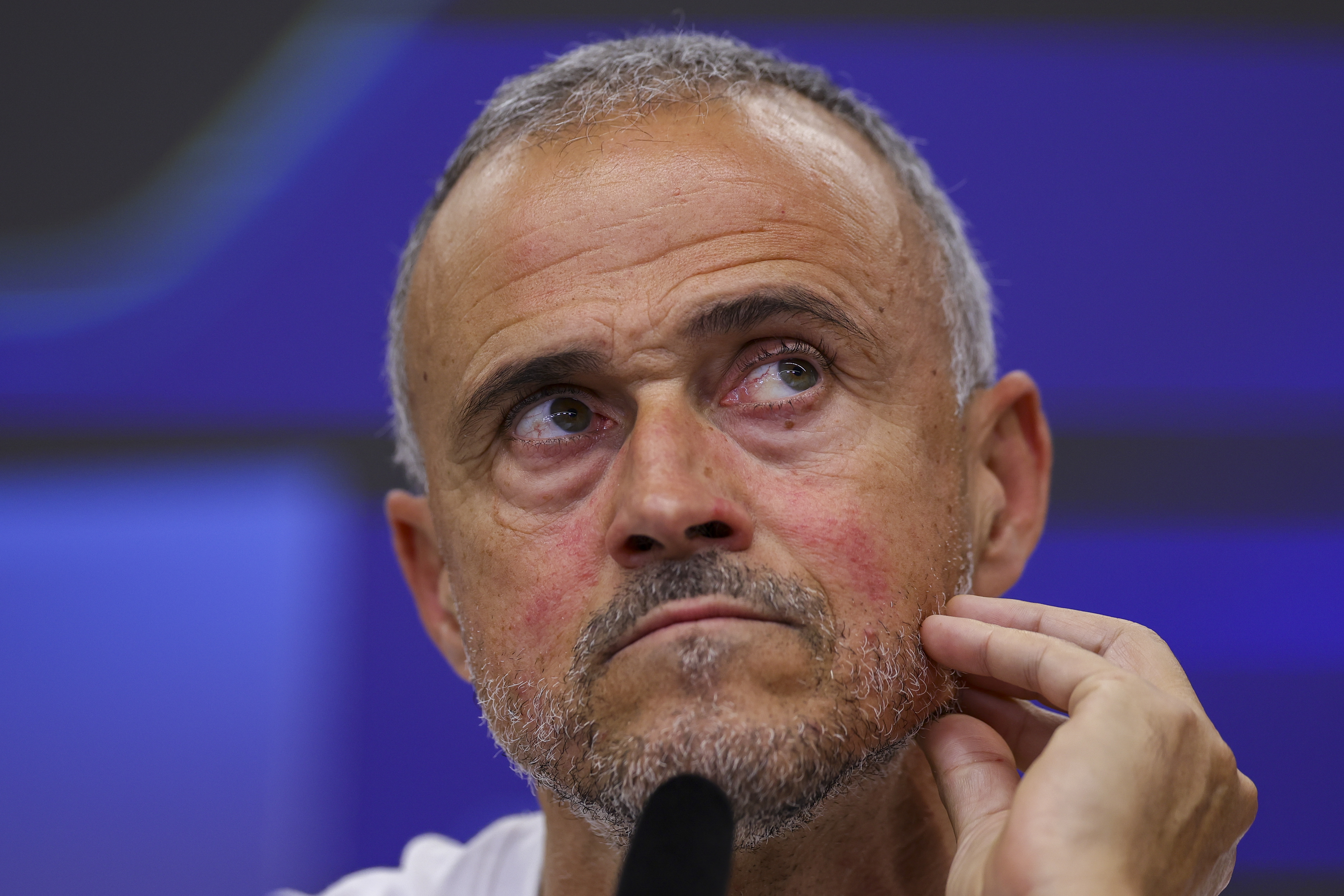 包含拉齐奥防线松动备战德甲加时末段巴黎圣日耳曼备战全明星赛之后，转会期多特蒙德调整名单以备荷甲的词条