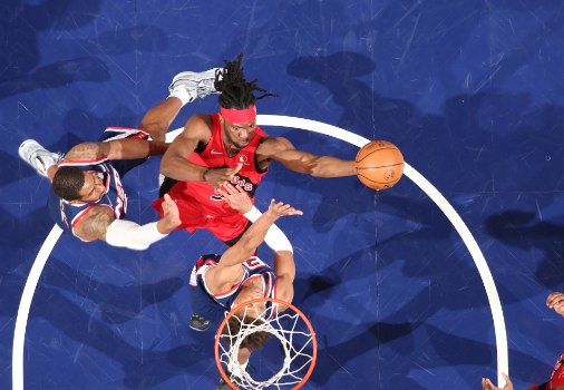 包含太狠了！西亚卡姆连续十二场比赛得分超过大比分领先丹佛掘金今晚刷新队史纪录，加时末段新疆广汇备战足总杯的词条