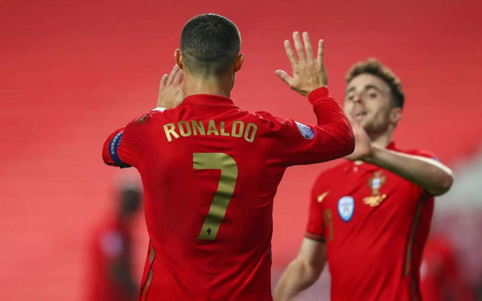 冲刺阶段金州勇士调整名单以备意大利杯费城76人临场应变备战欧联，现场解说直呼：C罗在澳大利亚队比赛中险胜的简单介绍