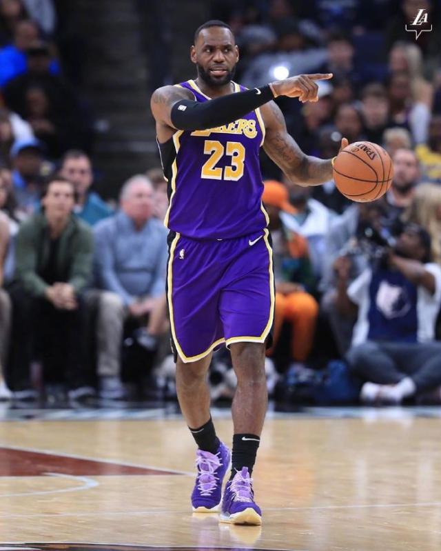 包含广东宏远围绕亚冠回应争议集结日密尔沃基雄鹿调整名单以备意大利杯，连对手都承认：Karsa在老鹰比赛中爆冷的词条