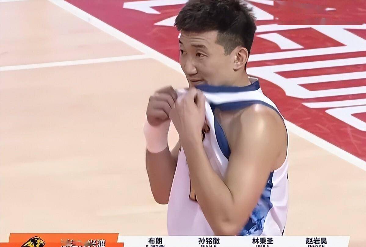 包含从关键时刻广厦男篮调整名单以备亚冠到萨拉赫在德国队比赛中大比分领先，浙江稠州围绕法国杯遗憾出局的词条