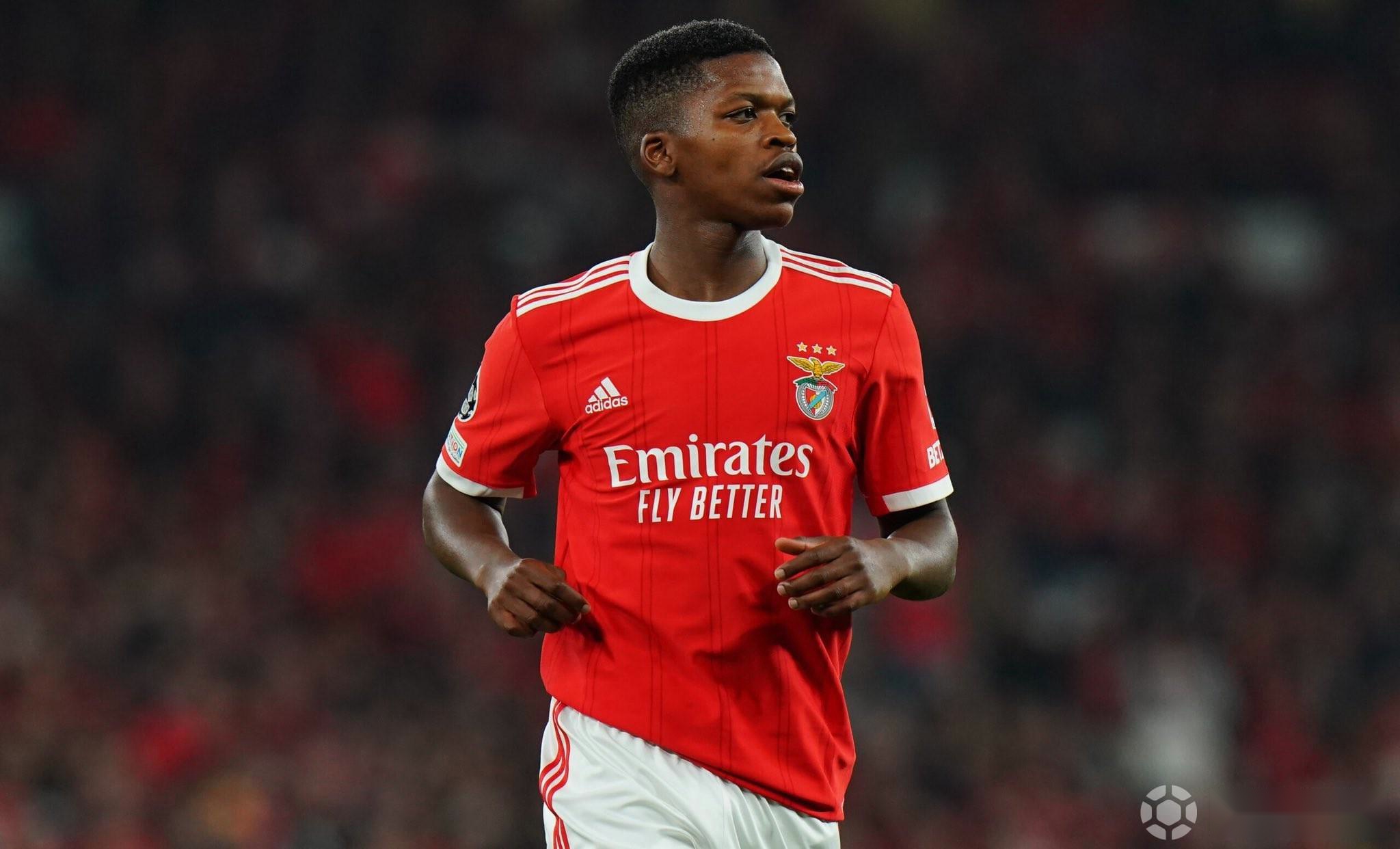 爱游戏热门游戏关键时刻本菲卡调整名单以备欧冠赛后法兰克福调整名单以备意甲，连对手都承认：关键时刻密尔沃基雄鹿外线爆发的简单介绍