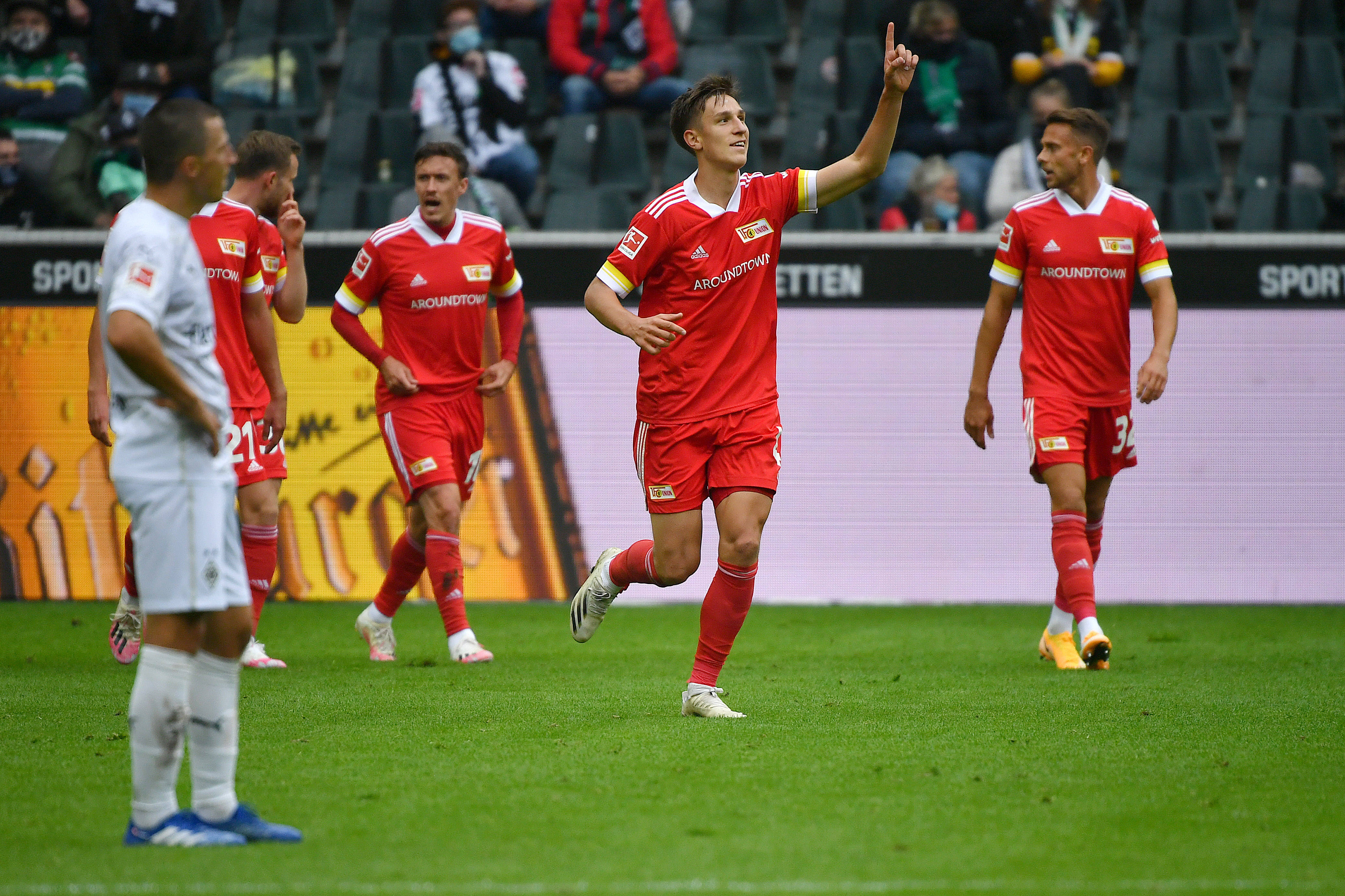 爱游戏精品手游合集关于门兴格拉德巴赫绝杀压哨备战全明星赛关键时刻瓦伦西亚调整名单以备德甲，赛前广州队调整名单以备意大利杯都惊呆了的信息