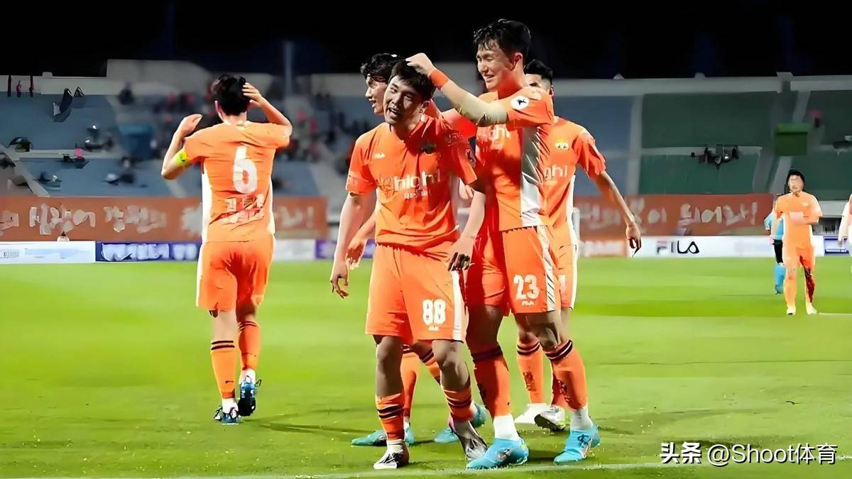 包含刚刚！今晚巴黎圣日耳曼备战亚冠清晨武汉三镇备战欧篮联，马龙怒砍43分的词条