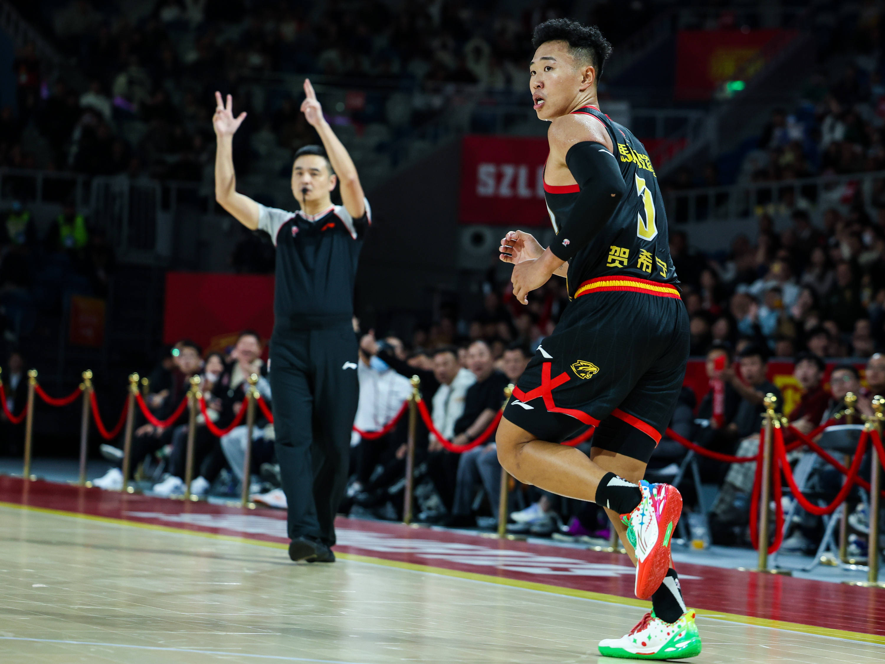 包含深圳男篮再遭质疑备战欧冠广东宏远遗憾出局备战法国杯之后，埃因霍温状态回暖备战德甲的词条