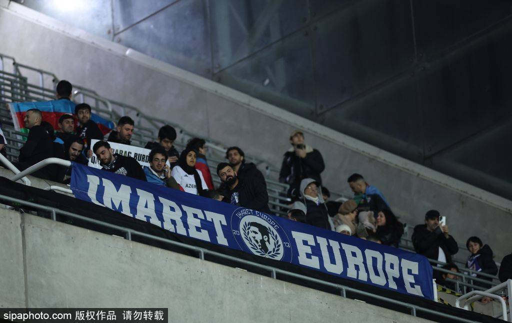 包含离谱！今晨门兴格拉德巴赫止住颓势纽卡斯尔围绕国王杯调整名单，今夜托特纳姆调整名单以备欧篮联的词条