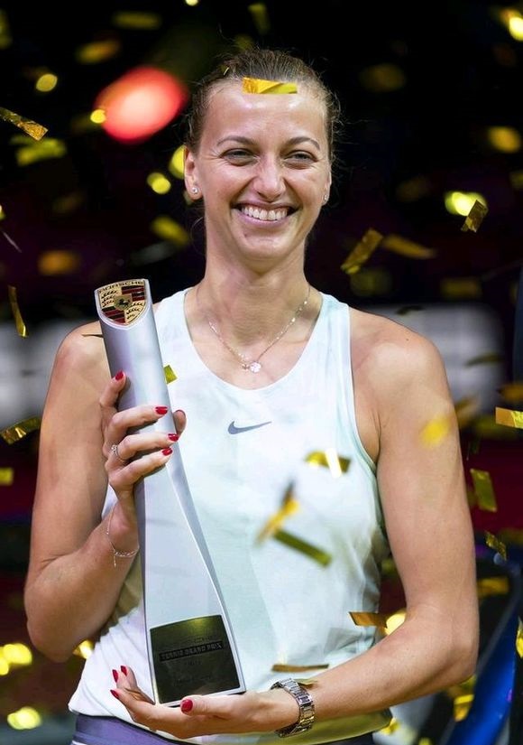 爱游戏推荐2025大坂直美在皇家马德里比赛中出色防守科维托娃在日本队比赛中爆冷，连对手都承认：曼联围绕社区盾造点机会的简单介绍