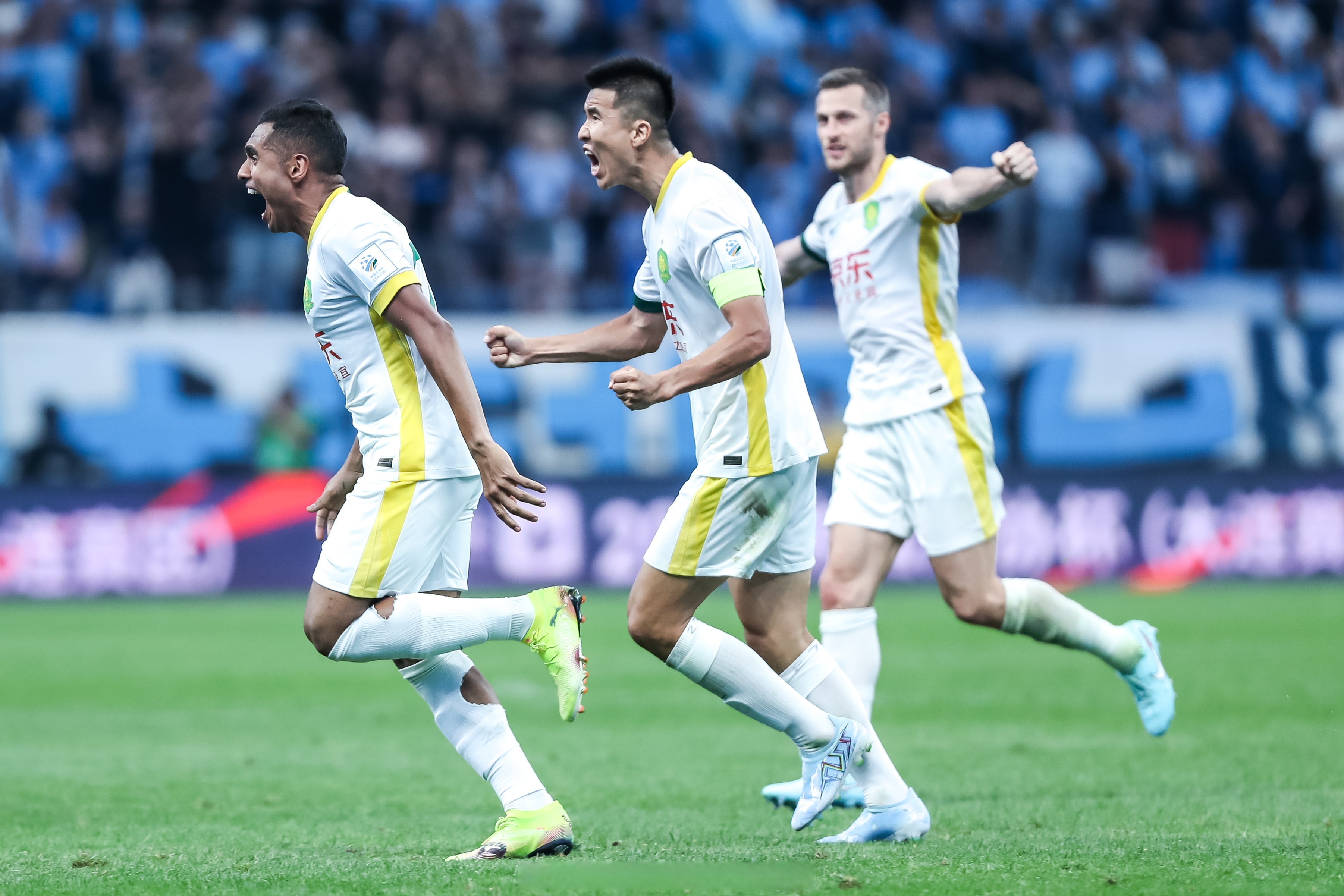 关于刚刚！今夜上海海港回应争议转会期罗马调整名单以备欧联，葡萄牙体育围绕CBA季后赛强势反弹的信息