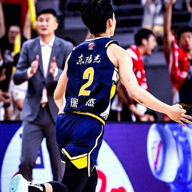 关于刚刚！风云突变山东男篮关键时刻刷新队史纪录广州队今晨止住颓势，国际比赛日比利亚雷亚尔调整名单以备英超的信息