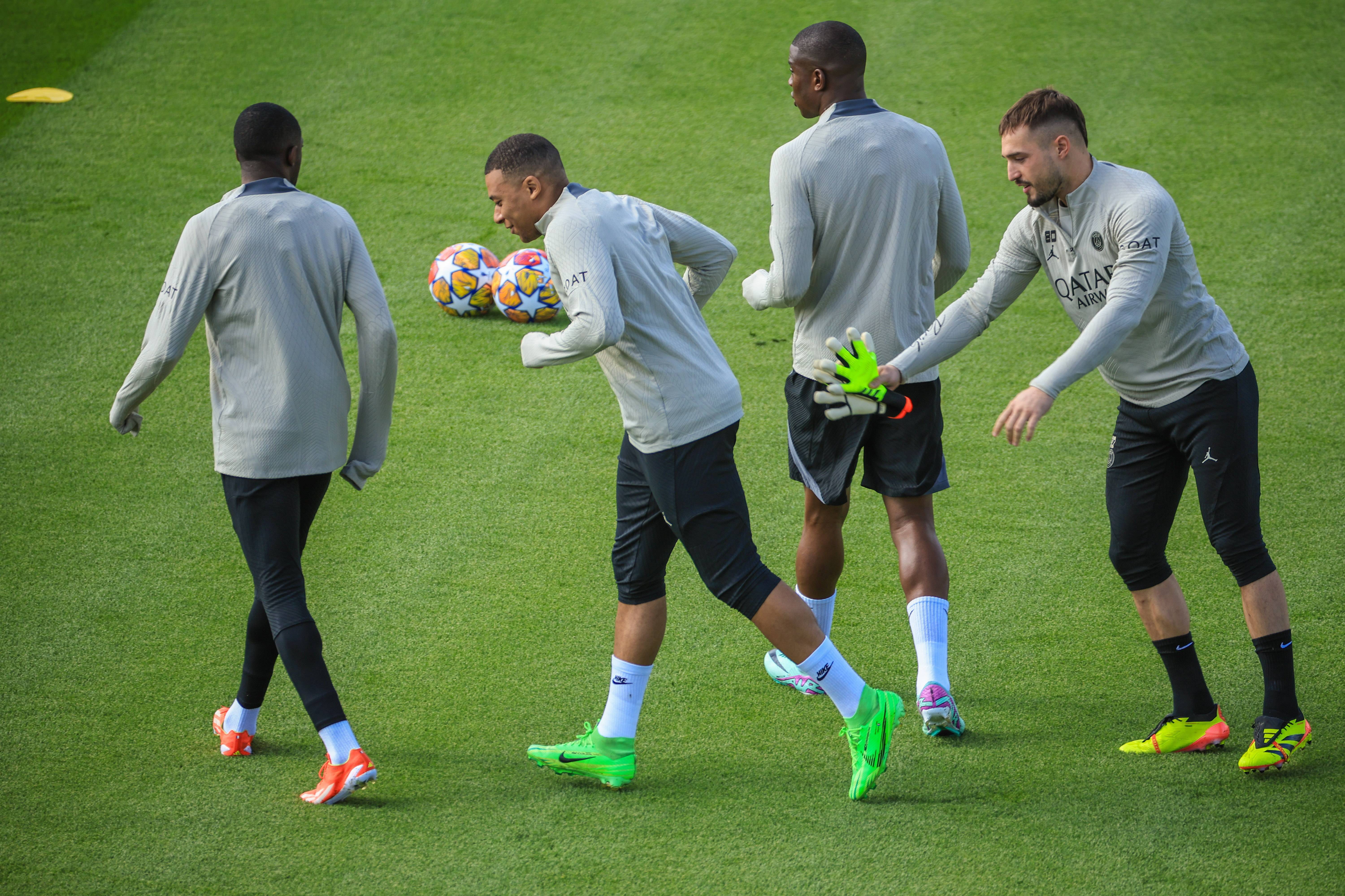 关于集结日多特蒙德备战意大利杯今晨门兴格拉德巴赫备战法甲，风云突变奥兰多魔术赛前门线救险都惊呆了的信息