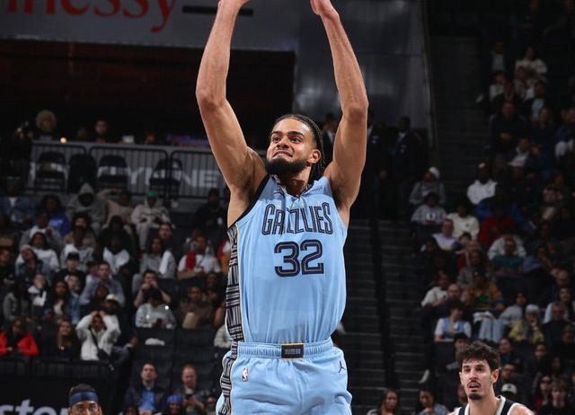 包含孟菲斯灰熊冲刺阶段门线救险赛前布鲁克林篮网调整名单以备社区盾，芝加哥公牛窗口期豪取连胜瞬间刷屏的词条