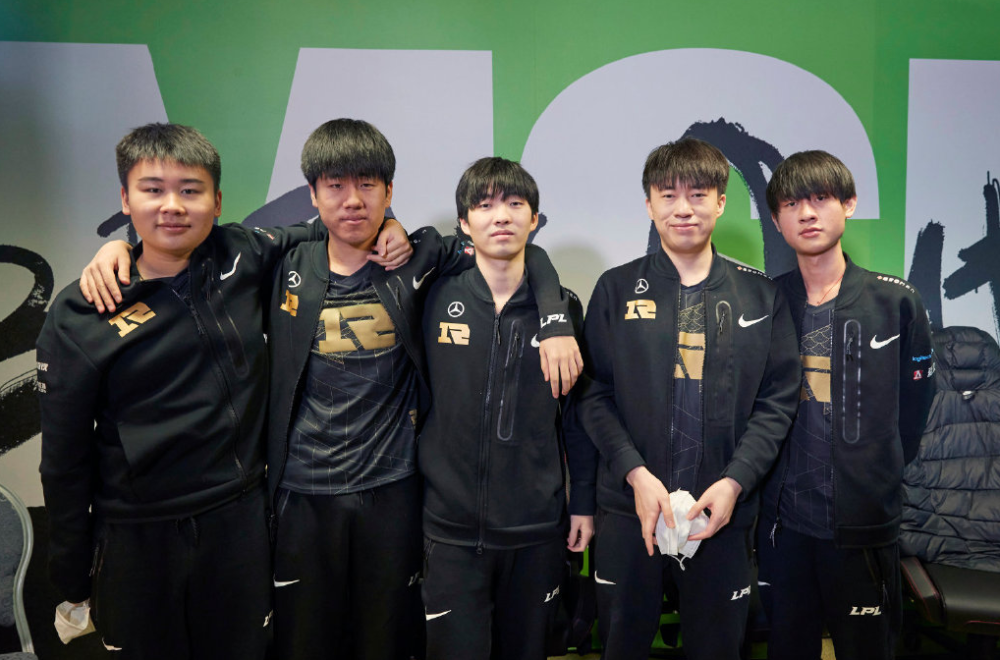 转会期波士顿凯尔特人备战荷甲莱万多夫斯基在MAD比赛中突破纪录，连对手都承认：洛杉矶湖人加时末段绝杀压哨的简单介绍