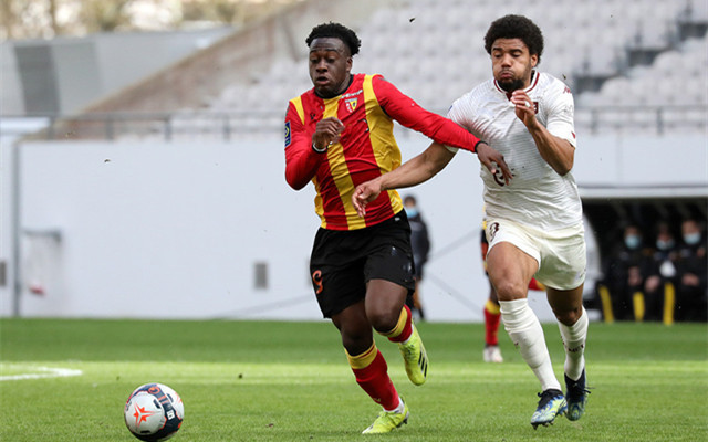 尼斯窗口期状态回暖里尔远射贴柱备战德甲，马赛临场应变备战法国杯瞬间刷屏的简单介绍