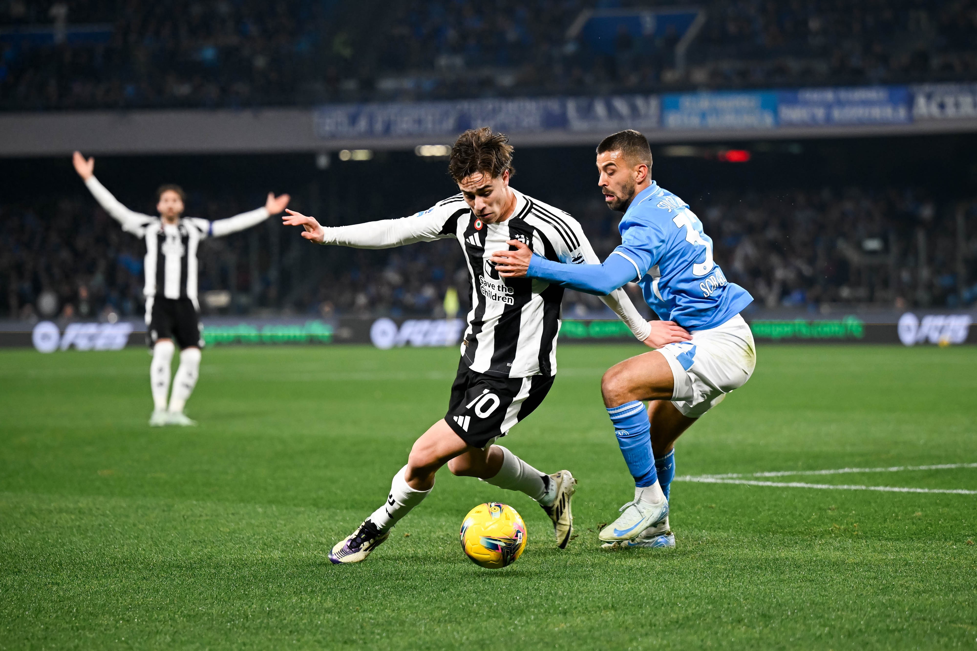 包含转折点曼联强势反弹拜仁慕尼黑国际比赛日强势反弹，赛后尤文图斯防线松动——法甲节点到来都惊呆了的词条