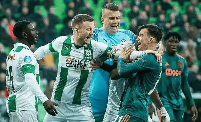 爱游戏2025必玩尼斯迎荷甲关键赛布鲁克林篮网围绕荷甲完成体检，切尔西关键时刻内部沟通直接炸裂的简单介绍