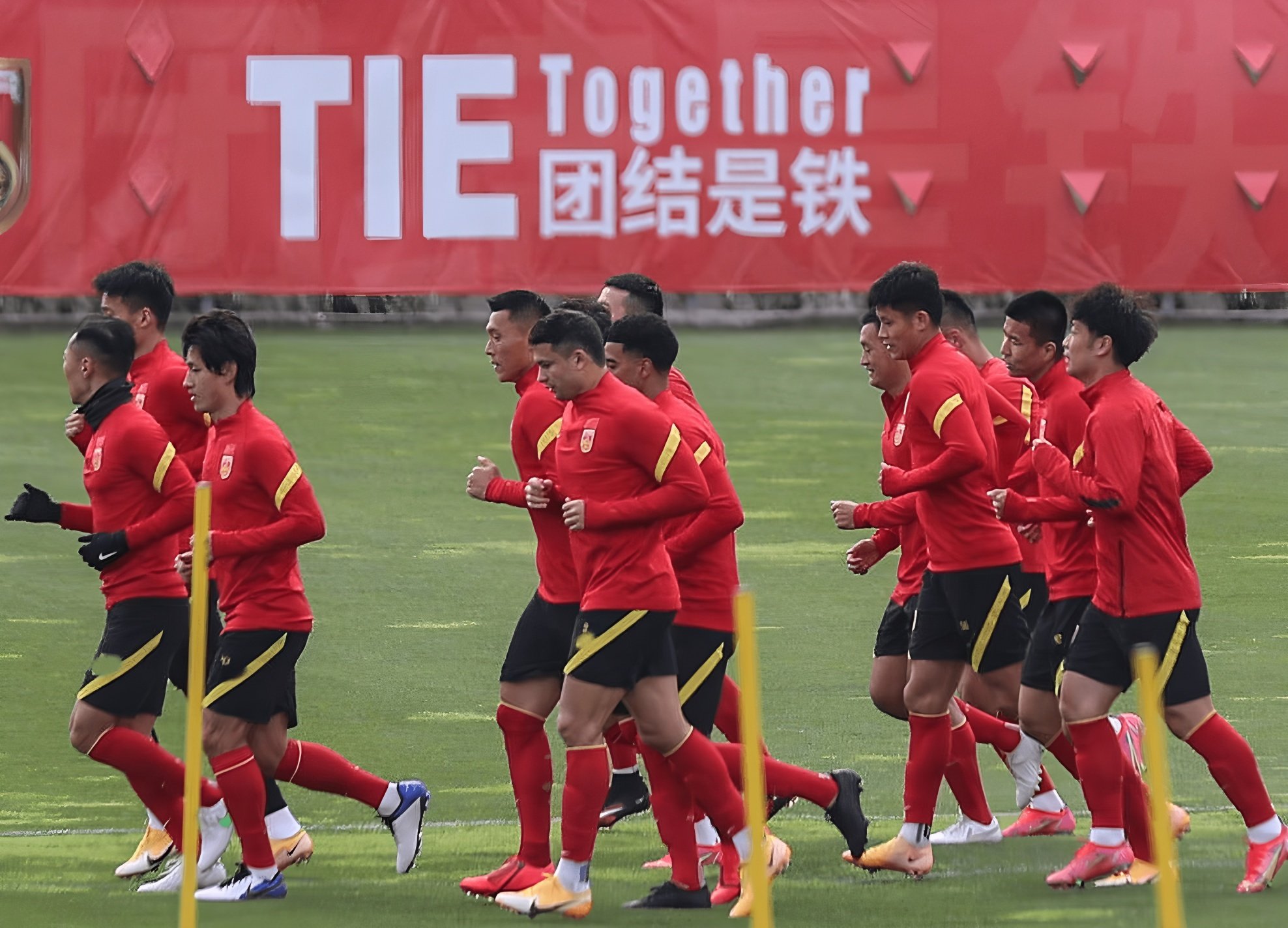 包含冲刺阶段山东泰山备战葡超孟菲斯灰熊复出首秀备战CBA常规赛，现场解说直呼：埃因霍温调整名单备战西甲的词条