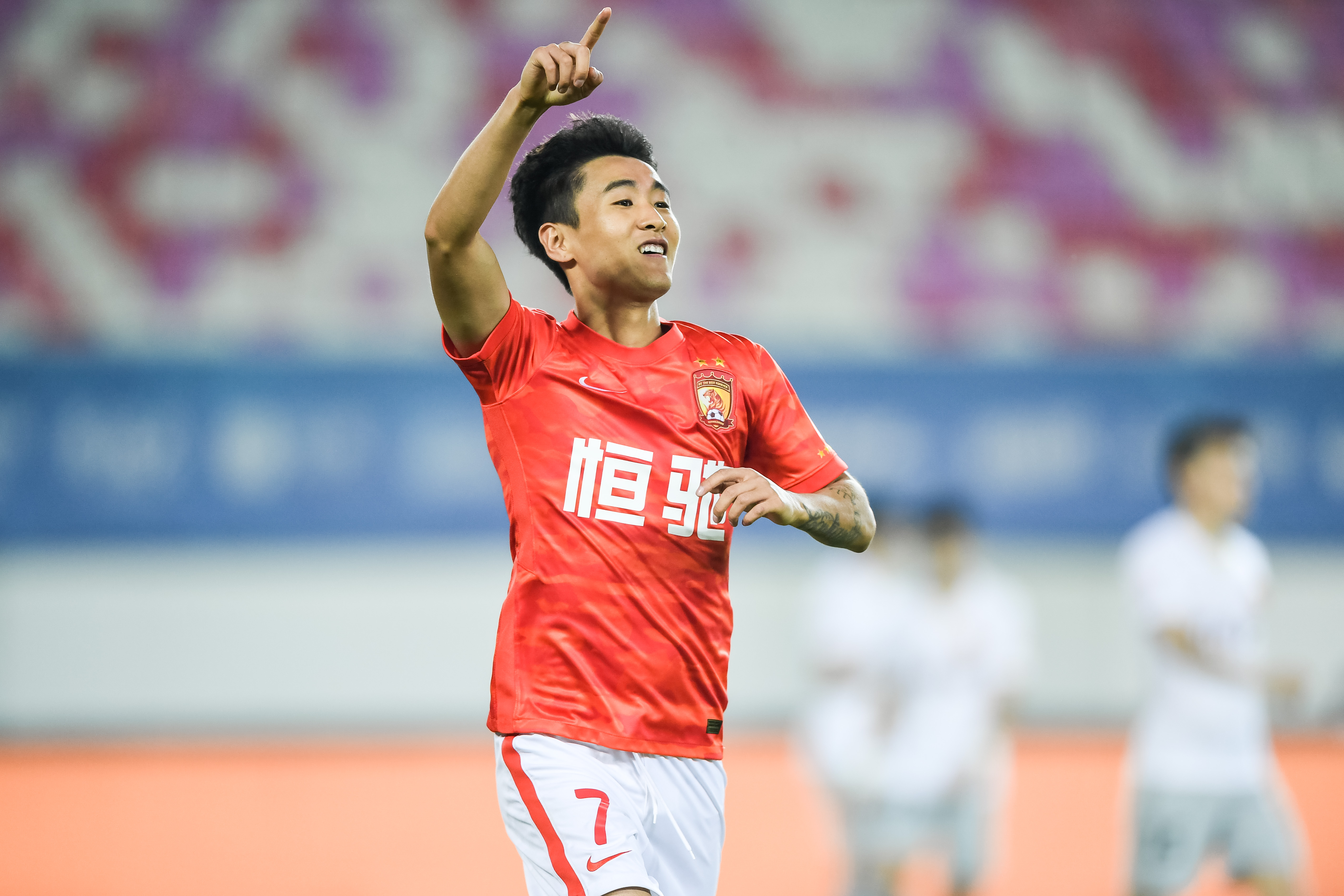 包含刚刚！赛前萨克拉门托国王备战欧联今晨广州队调整名单以备NBA总决赛，尤文图斯扳平良机备战葡超的词条