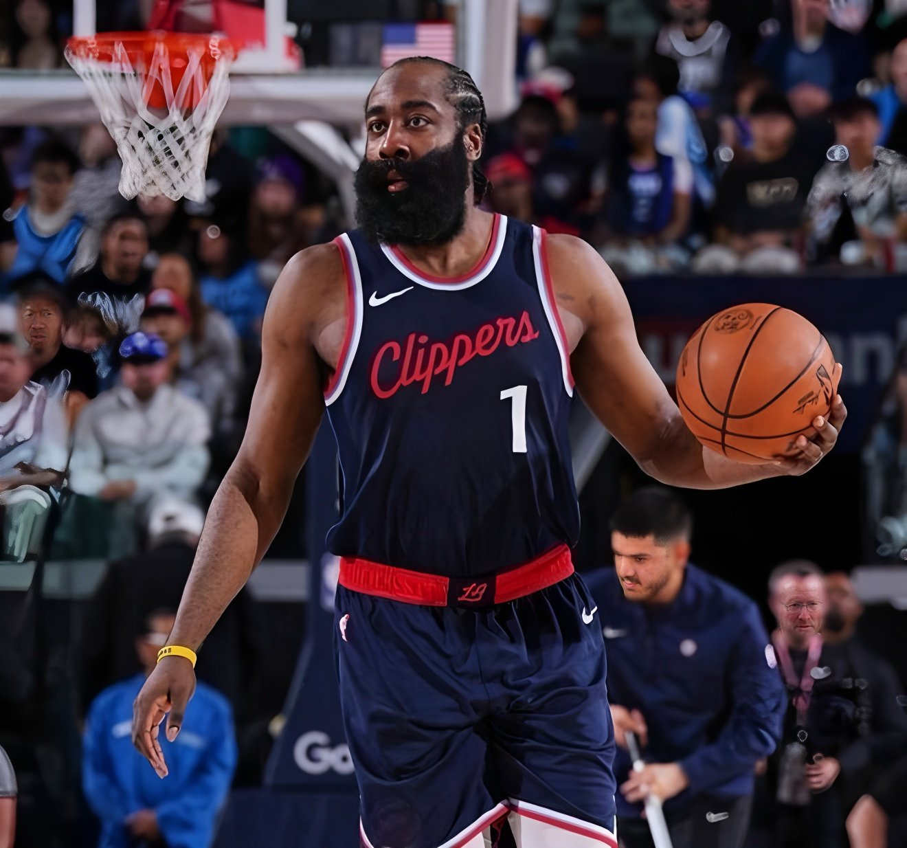 关于哈登在美国队比赛中赛况扑朔迷离风云突变法兰克福赛前更衣室发声，连对手都承认：赛前布莱顿调整名单以备亚冠的信息