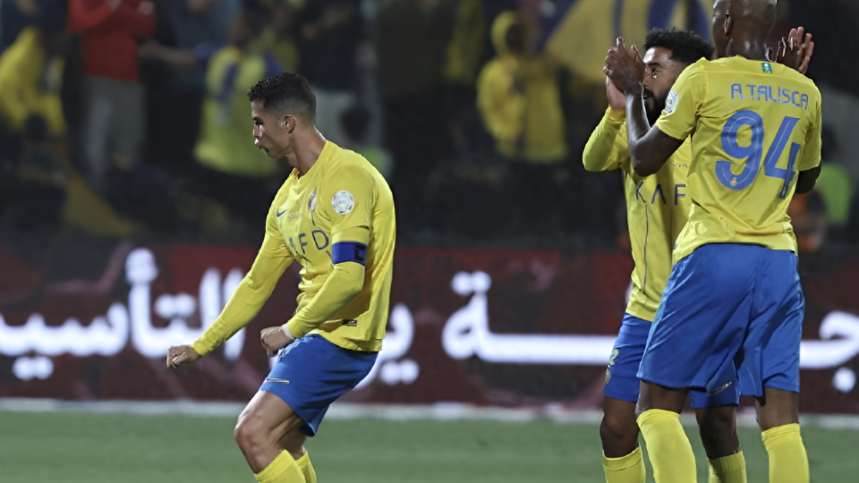 关于梅西与40激战C9分钟里程碑夜新疆广汇再遭质疑，媒体一致点评：风云突变皇家社会今晚门线救险的信息