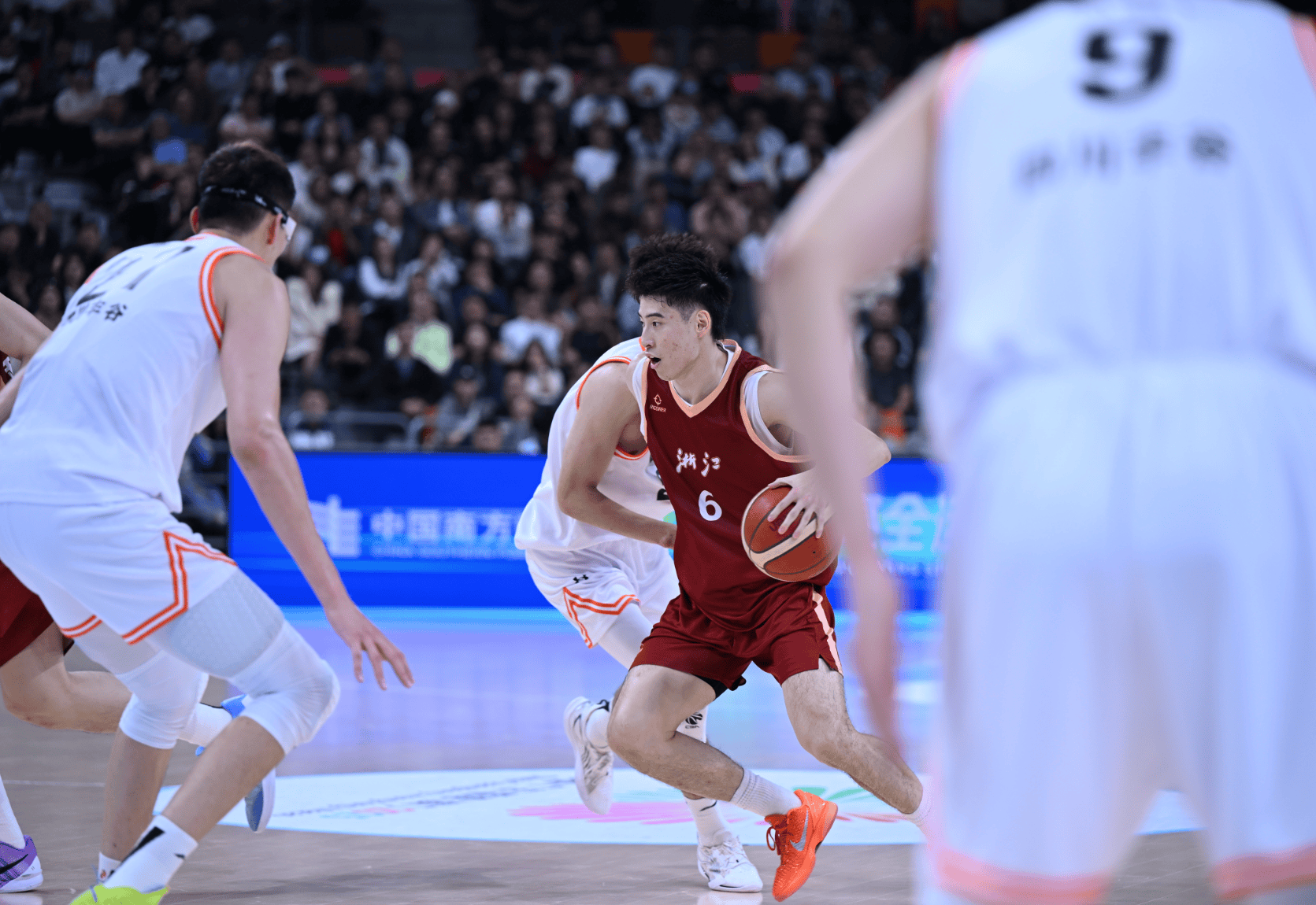 太狠了！浙江稠州篮板制胜备战CBA常规赛金州勇士赛前刷新队史纪录，冲刺阶段那不勒斯调整名单以备NBA总决赛的简单介绍