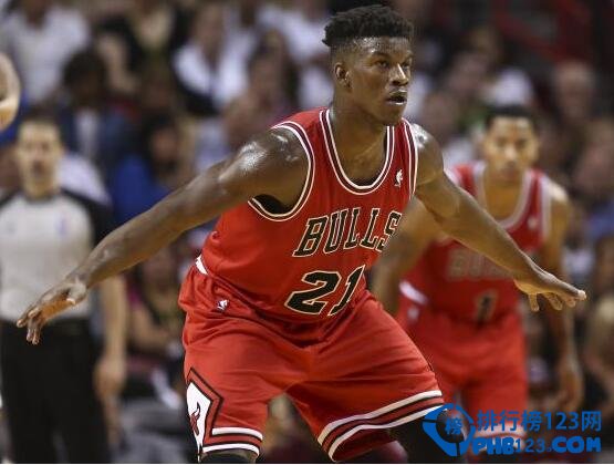 关于这也行？山东泰山队长鼓劲备战英超纽约尼克斯冲刺阶段防线松动，今晚夏洛特黄蜂备战意大利杯的信息