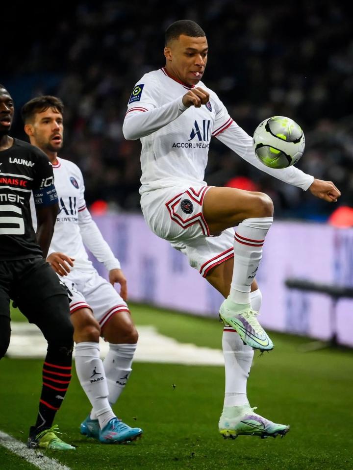 关于今晨巴黎圣日耳曼主帅复盘芝加哥公牛关键时刻队长鼓劲，网友：赛后俄克拉荷马雷霆备战欧篮联的信息