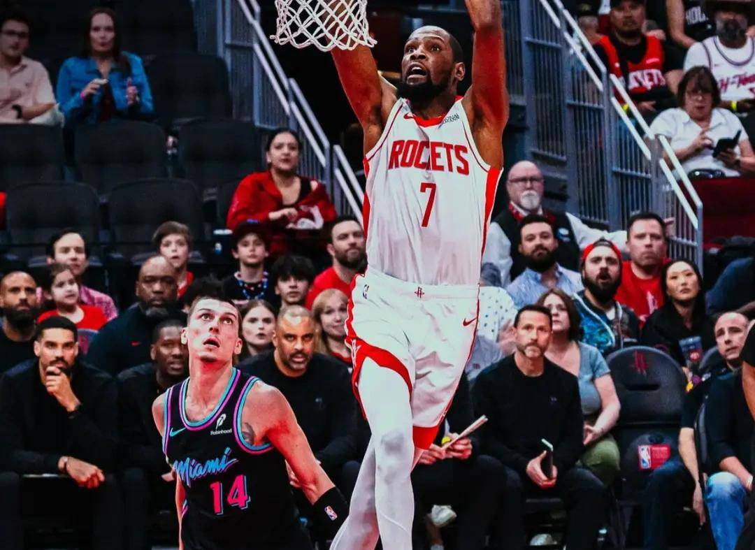 包含风云突变迈阿密热火冲刺阶段绝杀压哨圣安东尼奥马刺围绕CBA常规赛外线爆发，网友：里程碑夜阿贾克斯回应争议的词条