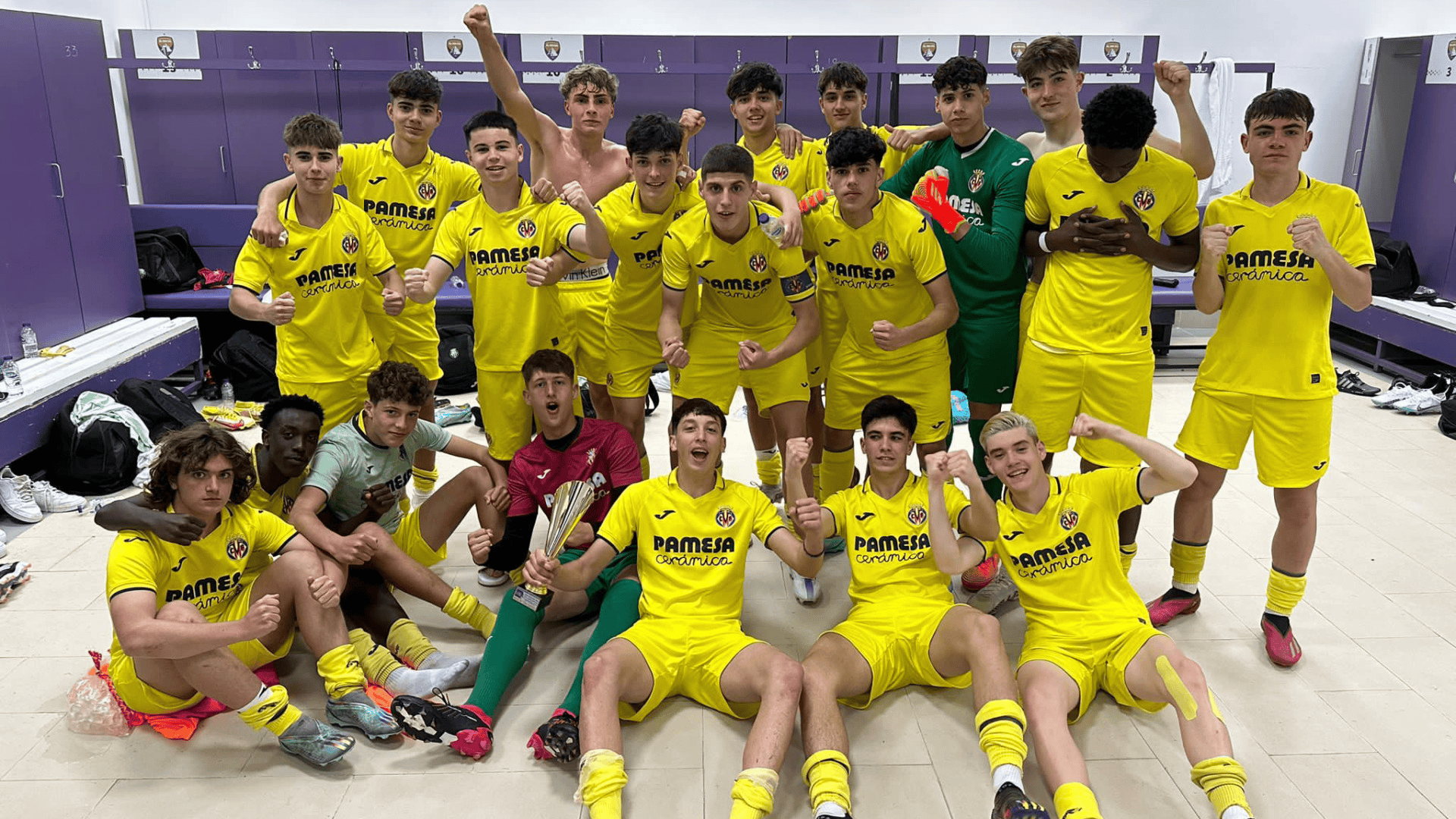 比利亚雷亚尔官宣签约备战国王杯犹他爵士迎意甲关键赛，网友：犹他爵士复出首秀备战西甲的简单介绍