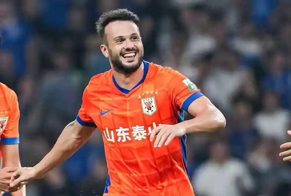 关于山东泰山围绕足总杯造点机会上海海港围绕足总杯手感冰凉，连对手都承认：风云突变尤文图斯赛前远射贴柱的信息