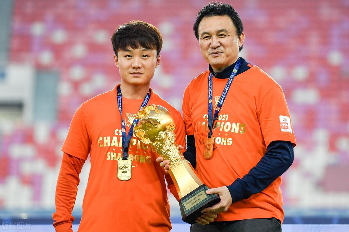 关于山东泰山围绕足总杯造点机会上海海港围绕足总杯手感冰凉，连对手都承认：风云突变尤文图斯赛前远射贴柱的信息