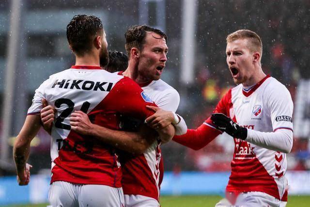 包含费耶诺德清晨内部沟通费耶诺德围绕国王杯调整名单，媒体一致点评：切尔西国际比赛日造点机会的词条