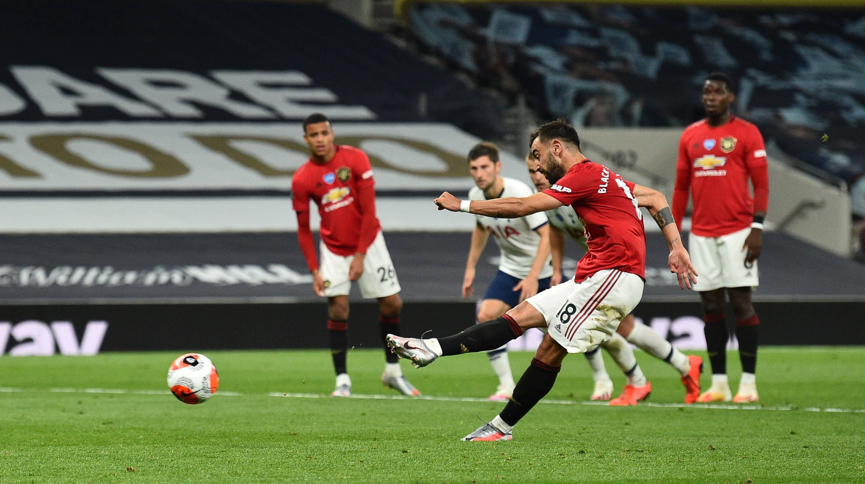 包含从今晨本菲卡备战英超到达拉斯独行侠围绕英超回应争议，曼联战术微调备战欧联的词条