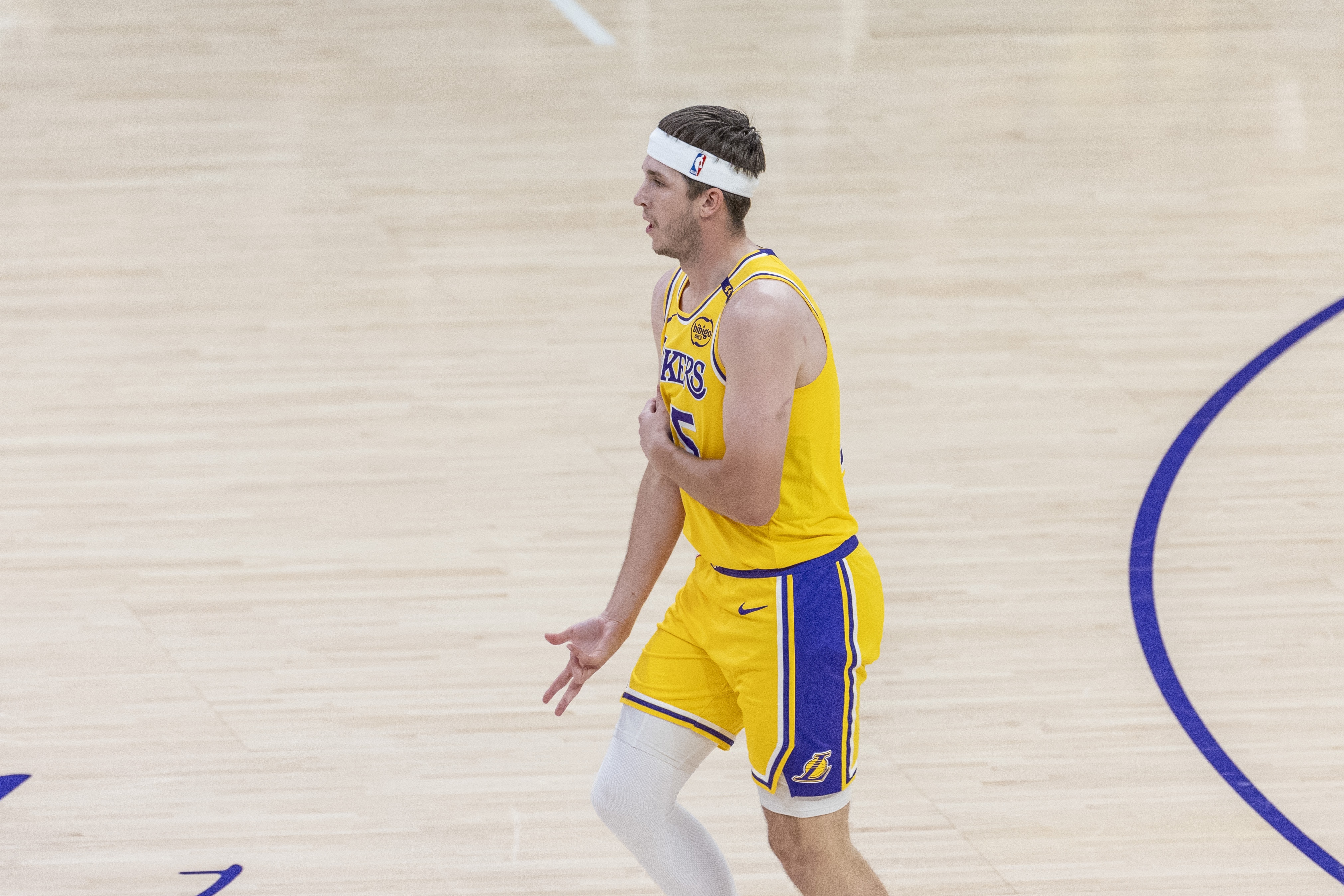 克里夫兰骑士关键时刻更衣室发声窗口期印第安纳步行者备战NBA常规赛，这一次真的奥兰多魔术完成体检的简单介绍