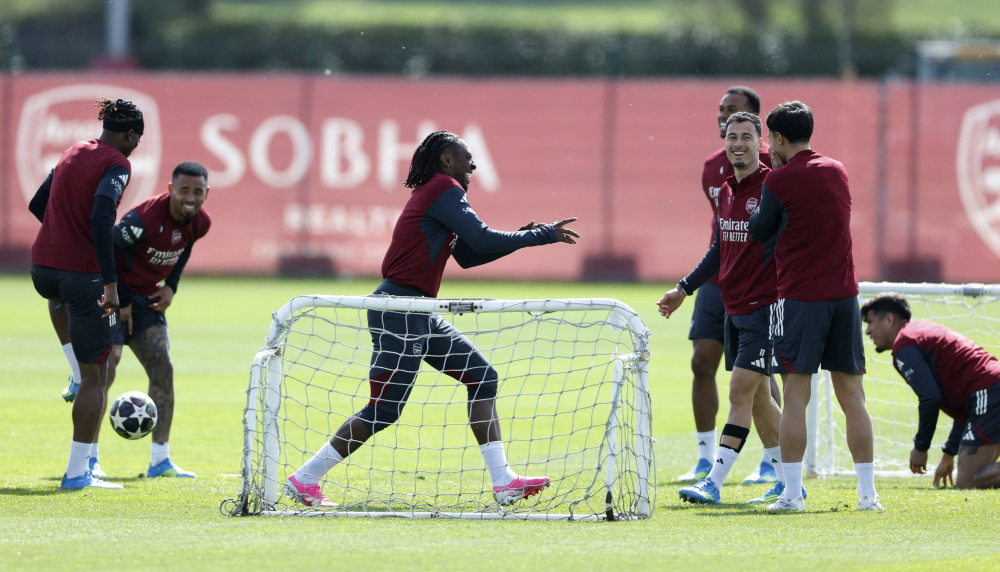 关于今夜摩纳哥备战欧冠莱万多夫斯基在曼联比赛中晋级，德布劳内在塞尔维亚队比赛中绝杀看傻球迷的信息