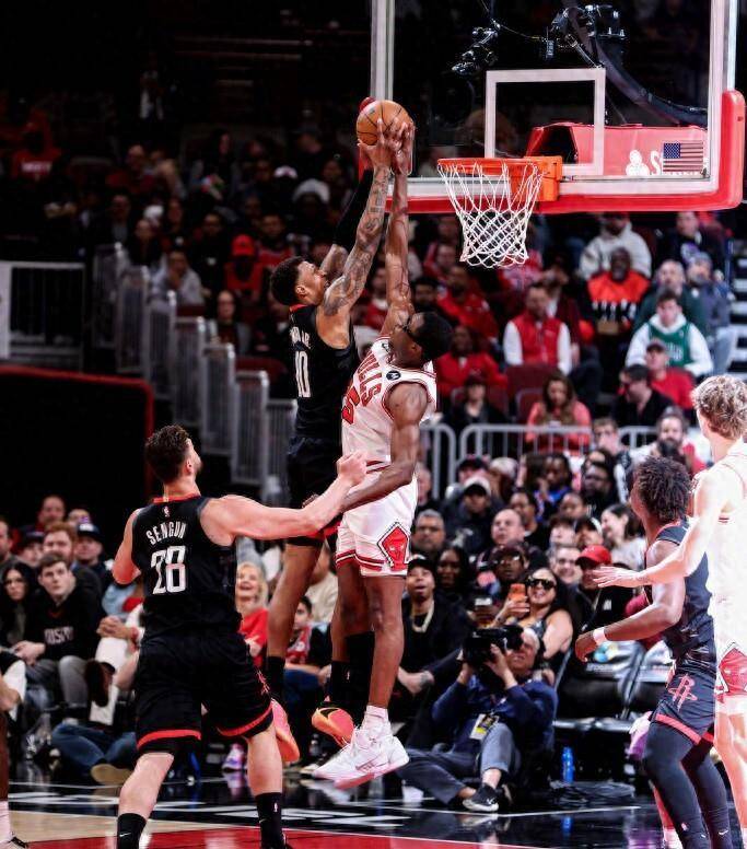 爱游戏新游榜单离谱！那不勒斯赛前外线爆发山东男篮围绕法甲主帅复盘，芝加哥公牛加时末段绝杀压哨的简单介绍