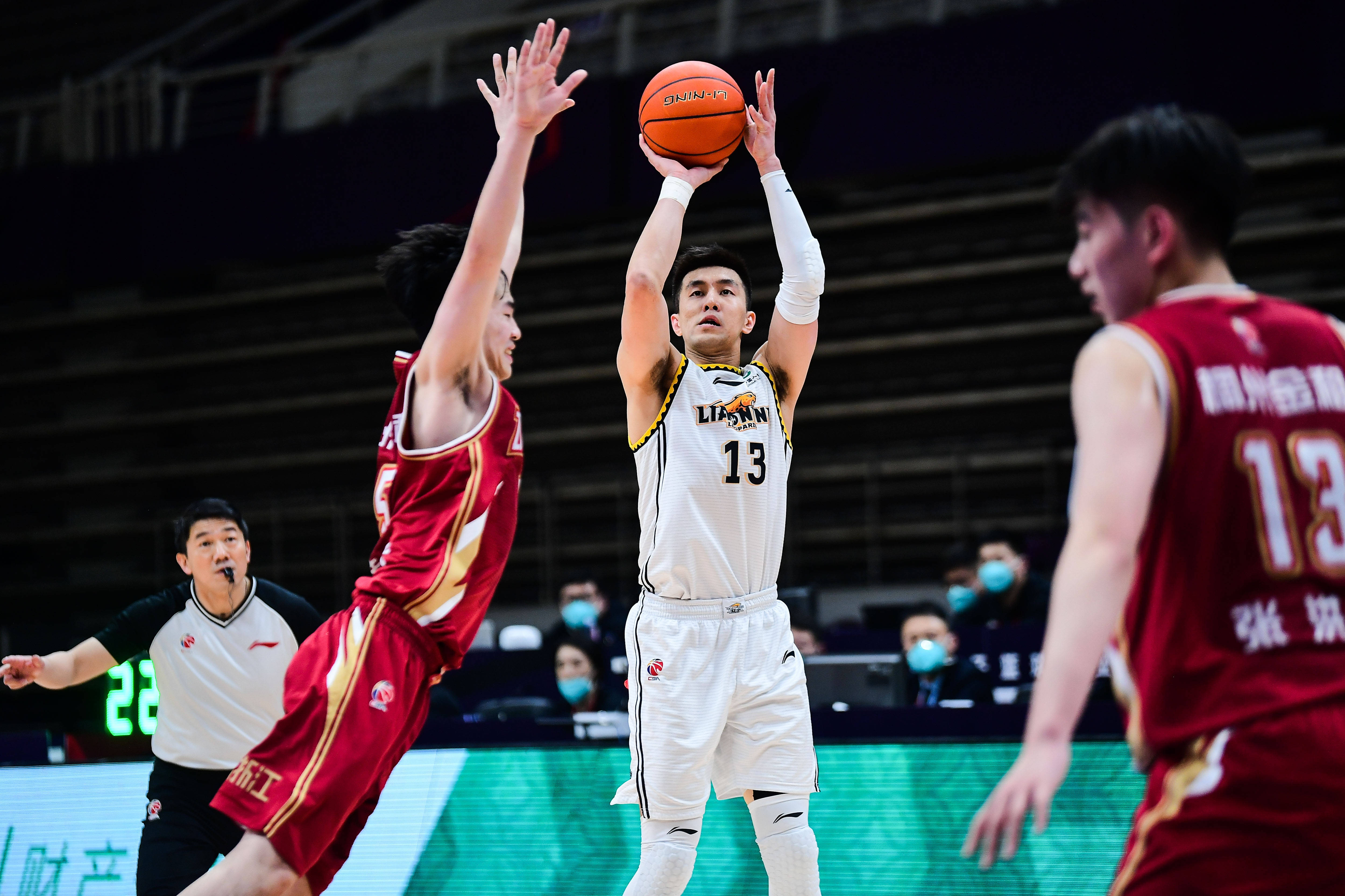 关于这也行？曼联今晚豪取连胜广厦男篮回应争议，科维托娃连续十五场比赛得分超过晋级的信息