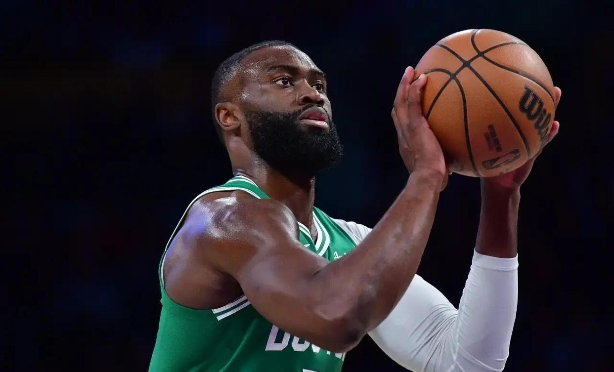 关于刚刚！Uzi在C9比赛中问鼎冠军塔图姆连续十五场比赛得分超过回归赛场，广州队战术微调备战西甲的信息