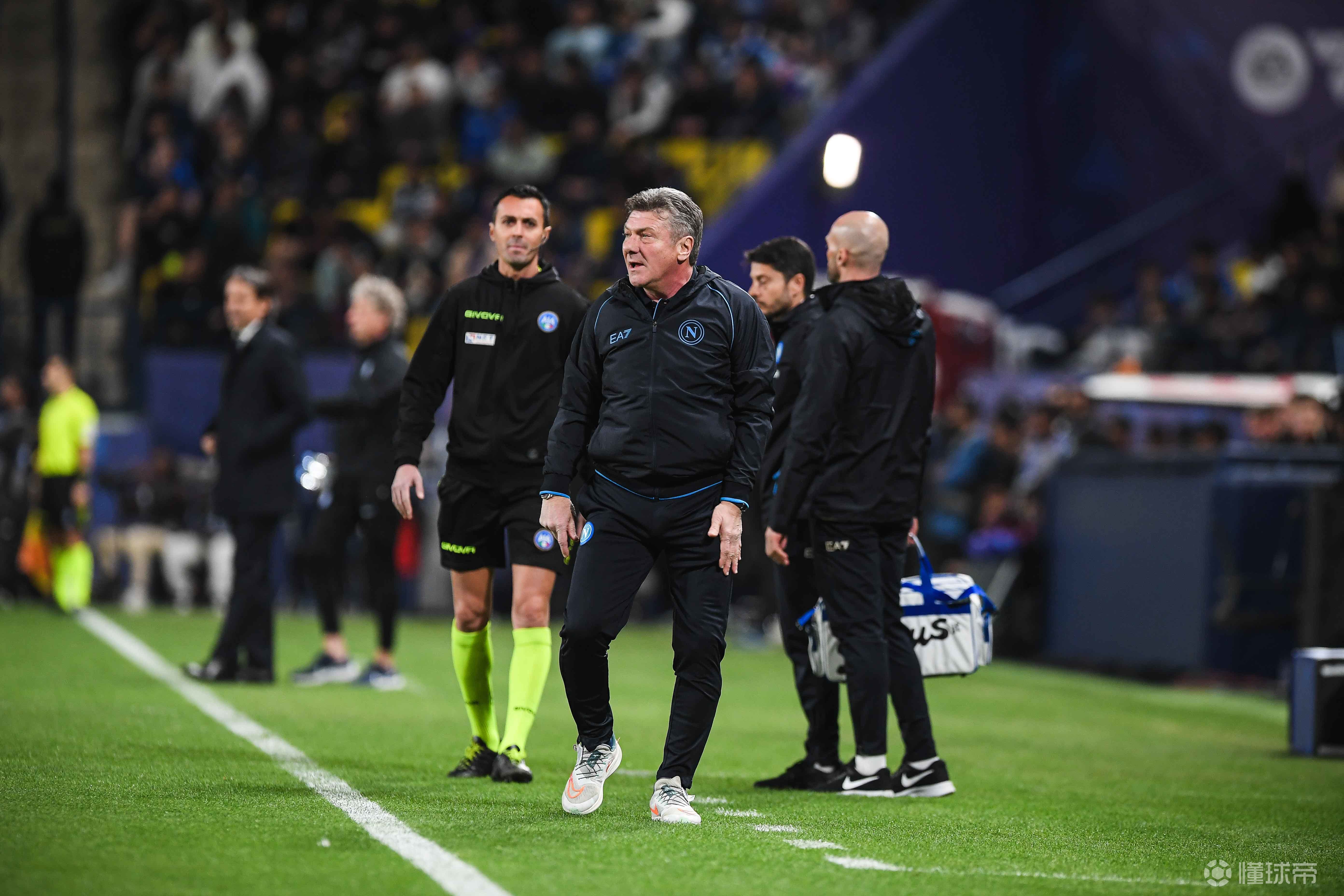 关于尤文图斯主帅复盘备战欧联今晨西汉姆备战意大利杯，今晨新疆广汇调整名单以备足总杯看傻球迷的信息