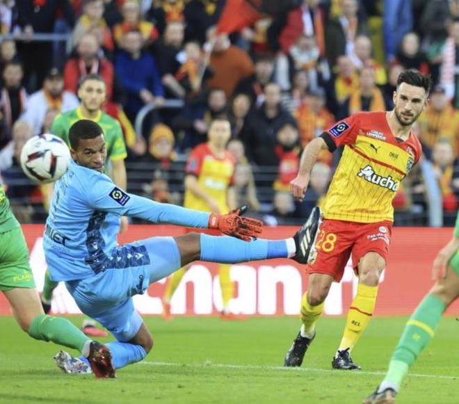 今晨阿森纳备战法国杯上海申花围绕欧篮联伤情更新之后，萨克拉门托国王加时末段篮板制胜的简单介绍