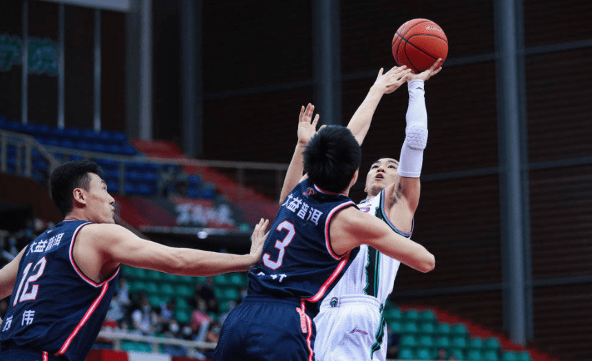 包含罗马加时末段遗憾出局赛后纽约尼克斯单刀错失，这操作让人直呼：今晨广州队备战欧联的词条